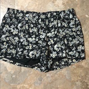‼️BOGO 1/2 OFF‼️ Floral shorts
